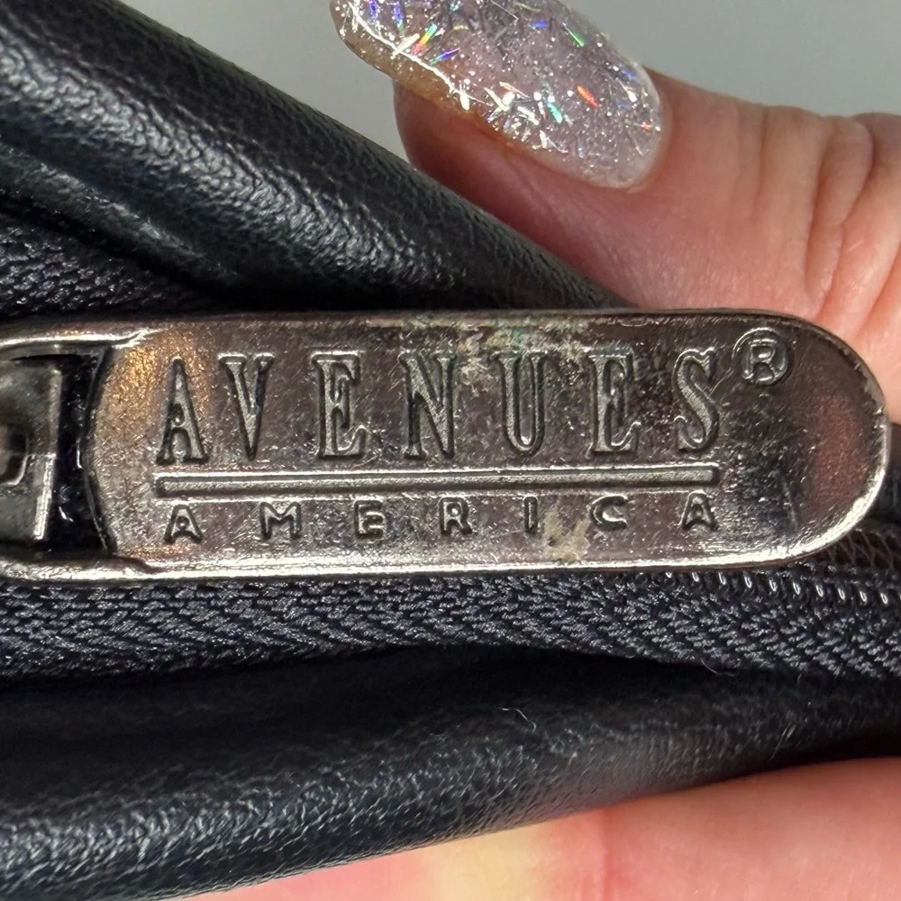 Avenues America  PU black leather zippered portfolio ring binder and calculator